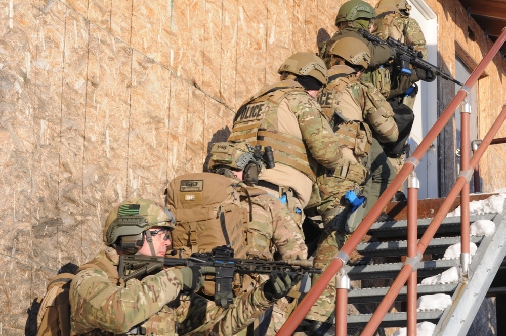 Fairbanks law enforcement practice breaching a building