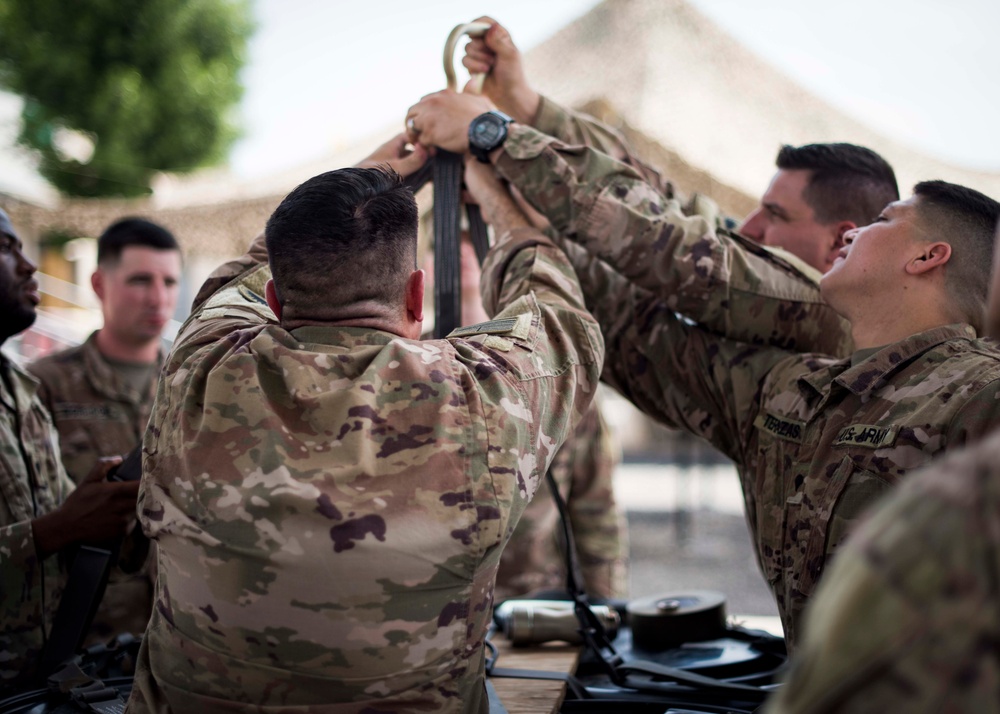 CJTF-HOA members participate in sling load training