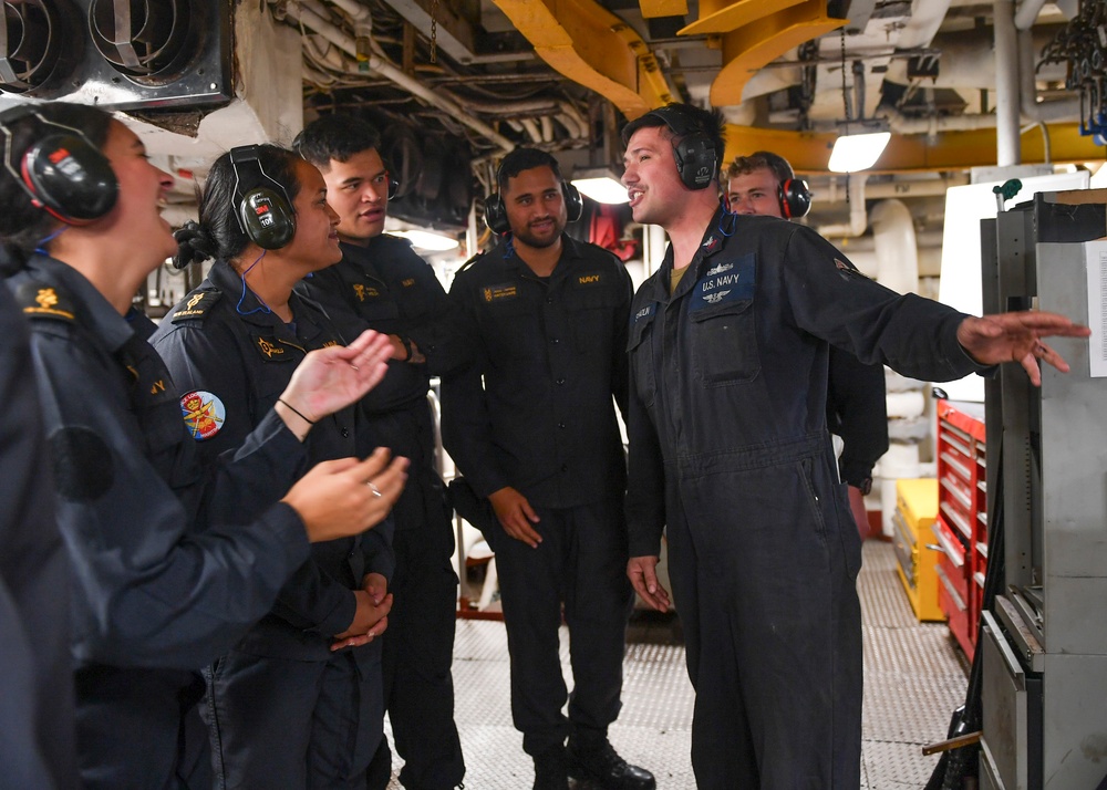 USS Germantown (LSD 42) RNZN sailors