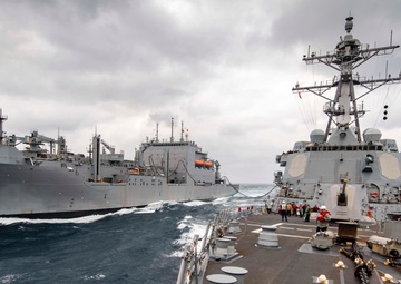 USS McCampbell (DDG 85) conducts FAS with USNS Richard E. Byrd