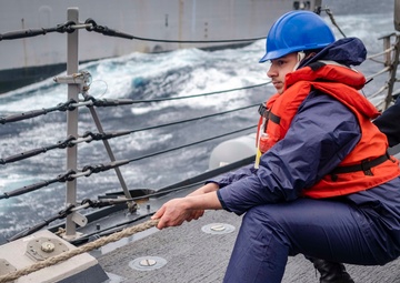 USS McCampbell (DDG 85) conducts FAS with USNS Richard E. Byrd