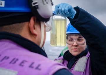 USS McCampbell (DDG 85) conducts FAS with USNS Richard E. Byrd