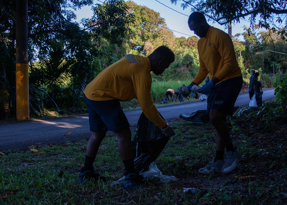 Sailors participate in Guam clean up