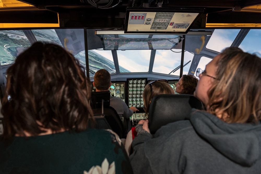 Peoria, Pekin community leadership academies experience Peoria's Air National Guard missions