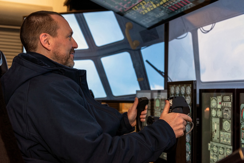Peoria, Pekin community leadership academies experience Peoria's Air National Guard missions