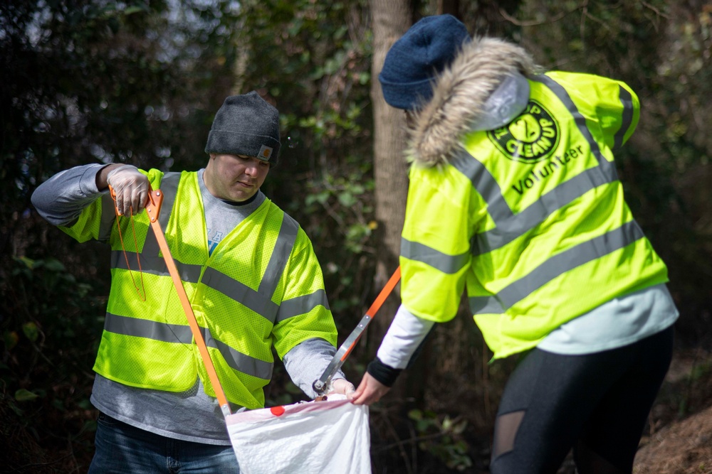 U.S. Sailors collect trash