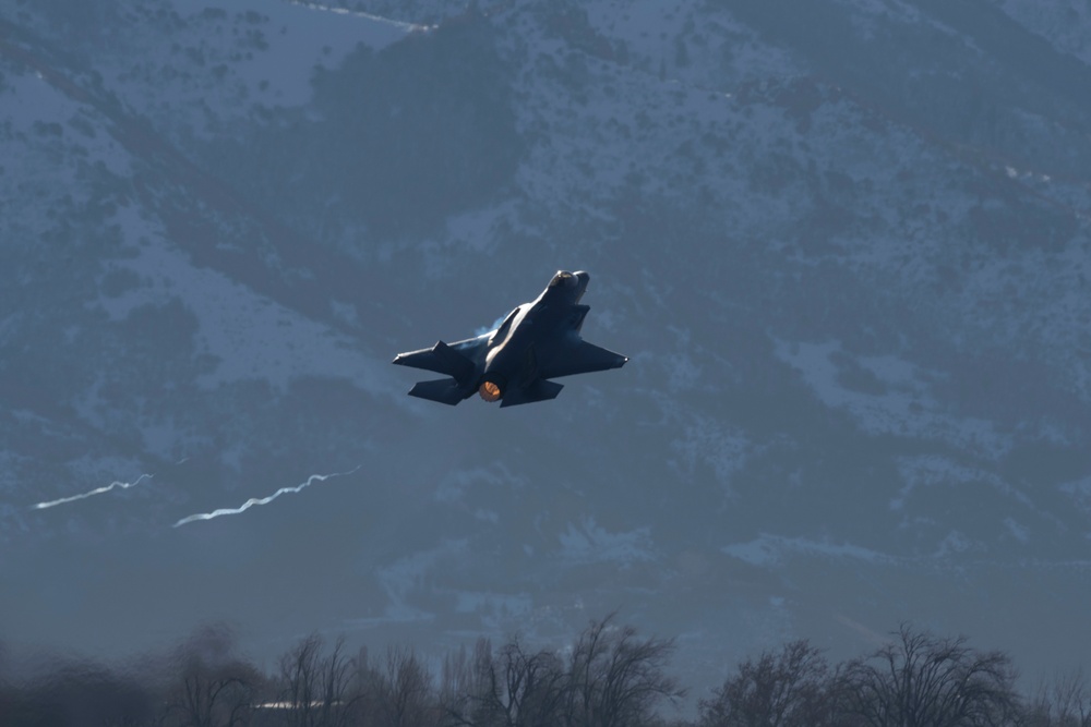 F-35 Demo Team practices before certification