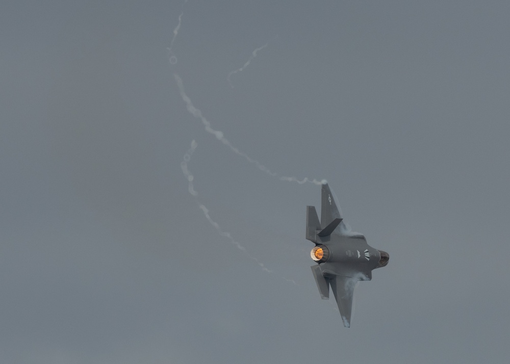 F-35 Demo Team practices before certification