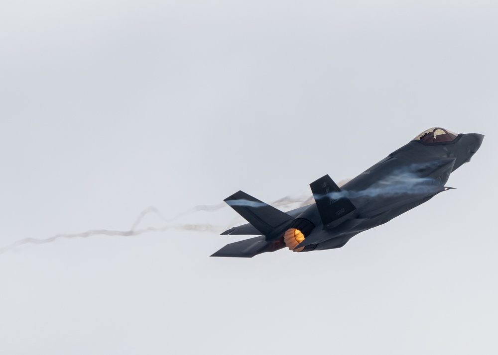 F-35 Demo Team practices before certification