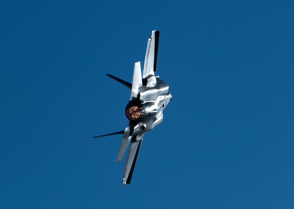 F-35 Demo Team practices before certification