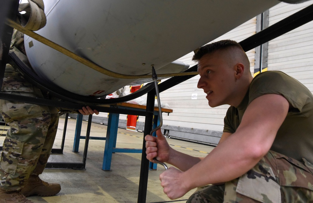 Spangdahlem augmentees learn F-16 fuel tank build-up