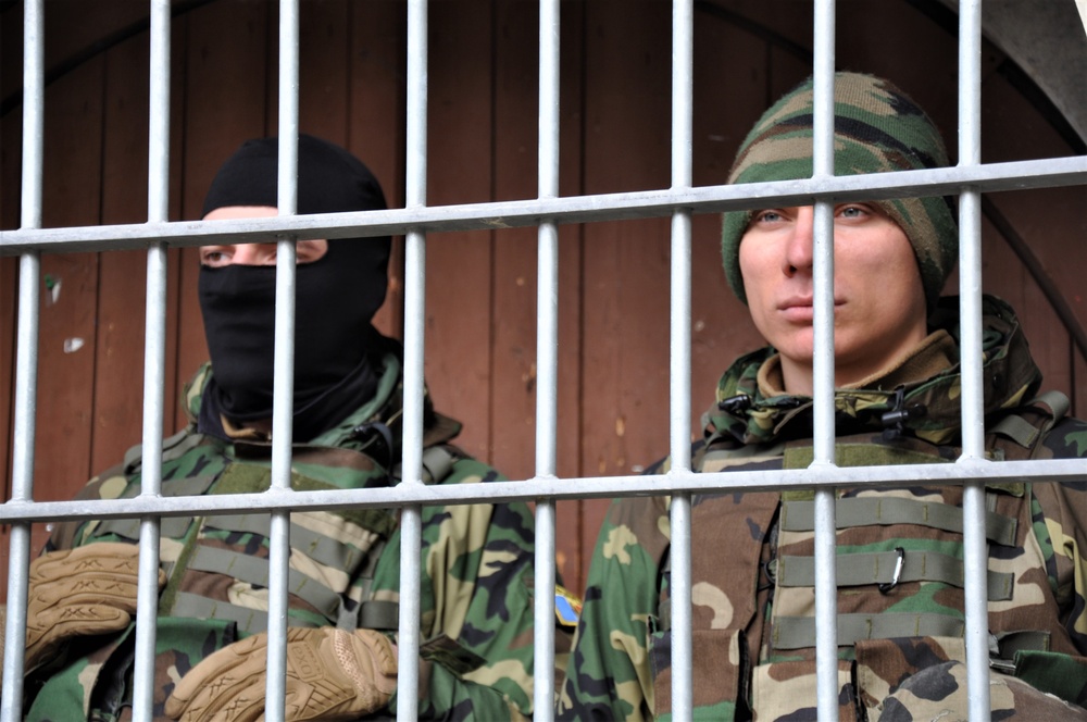 Allies and partners participate in protest response training at JMRC