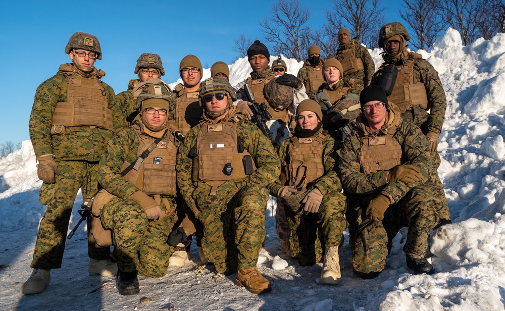 10th Marines shoot in the Arctic