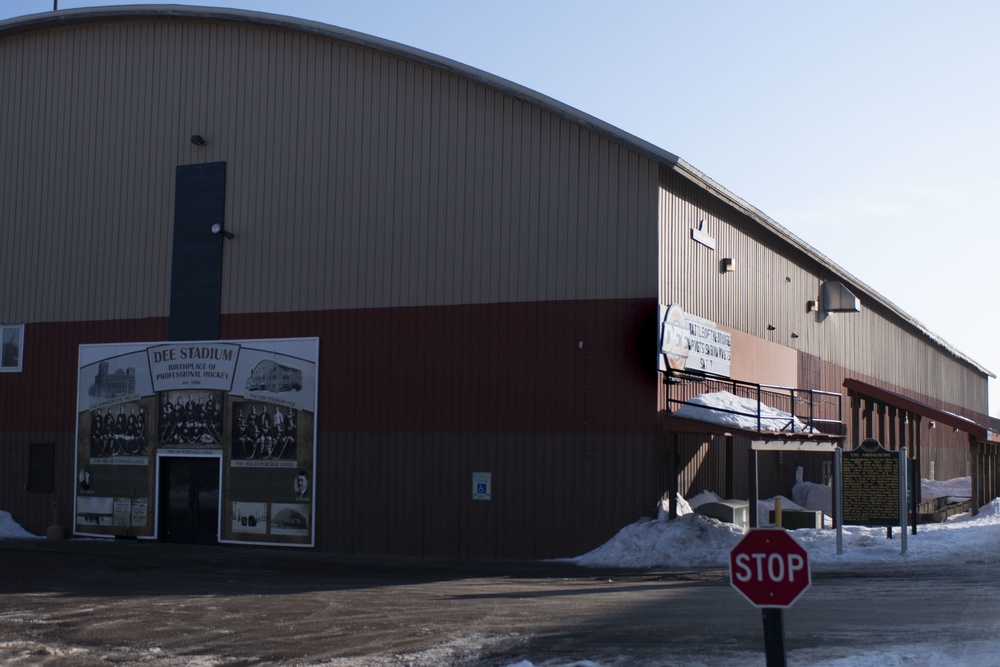 Battle of the Bridge: Houghton Hockey Helps Veteran’s Home