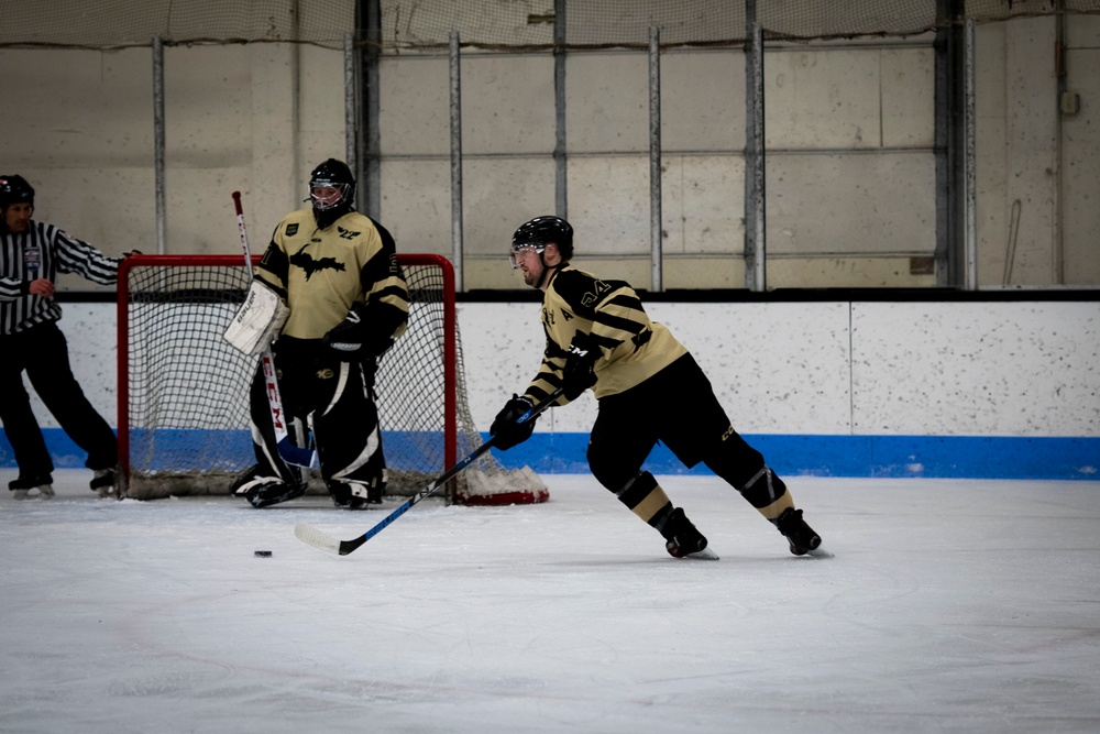 Battle of the Bridge: Houghton Hockey Helps Veteran’s Home