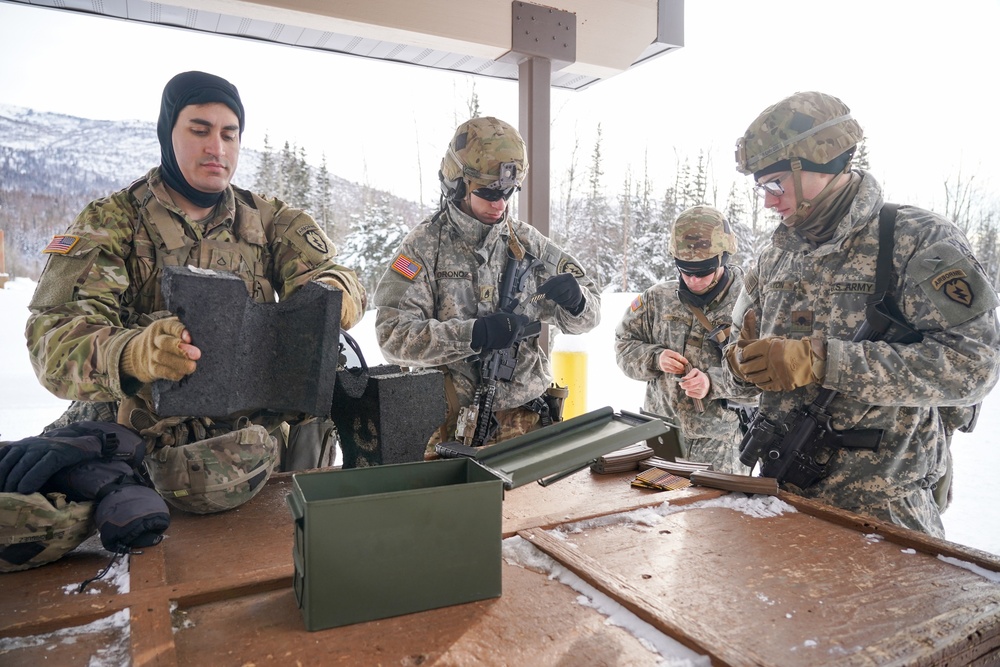 JBER Paratroopers zero in on Weapons Qualification