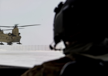 CH-47 goes back to JBER from Deadhorse