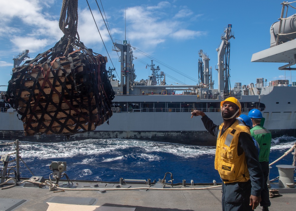 USS Mustin Conducts Replenishment-at-Sea