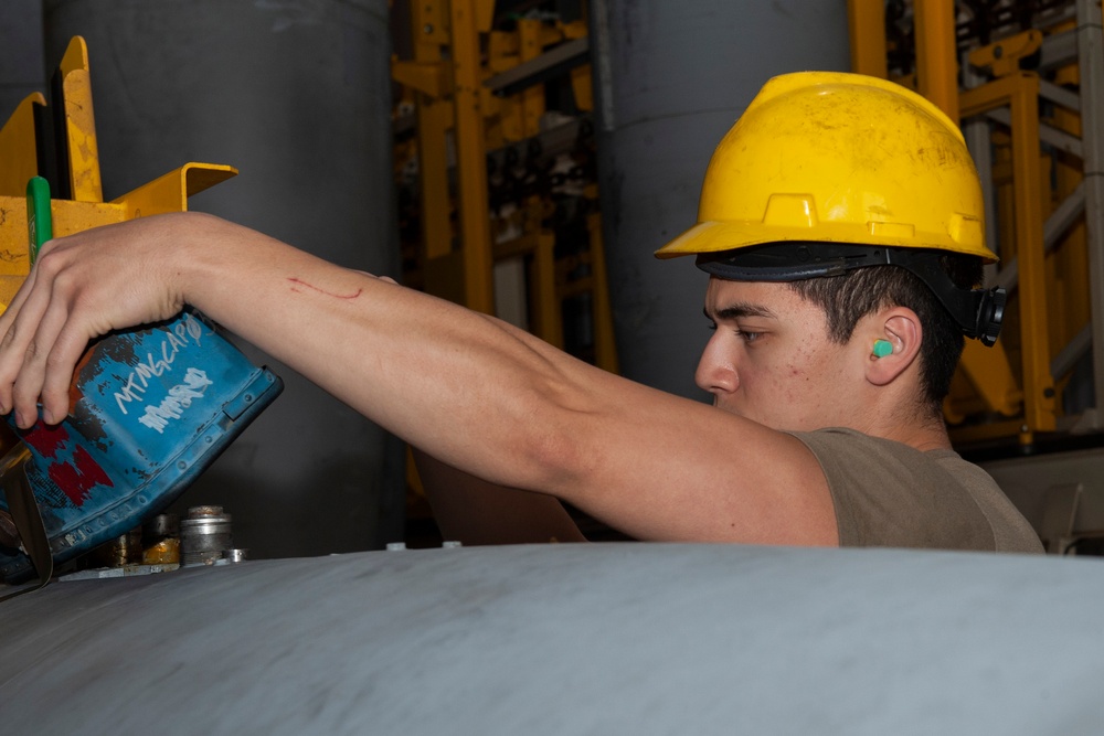 Fuel systems Airmen maintain fuel cells