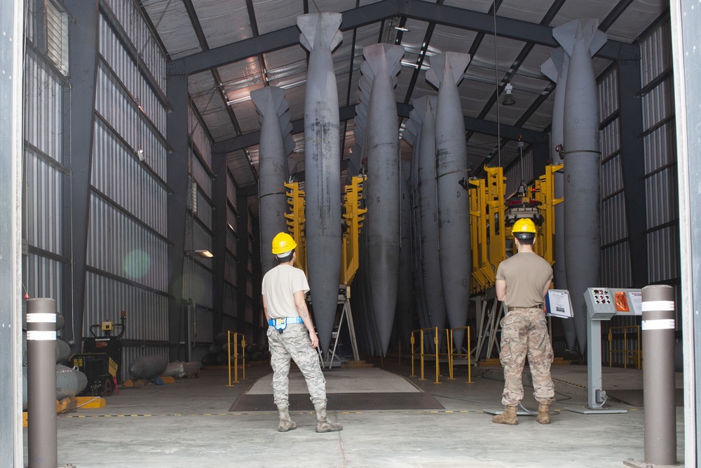 Fuel systems Airmen maintain fuel cells