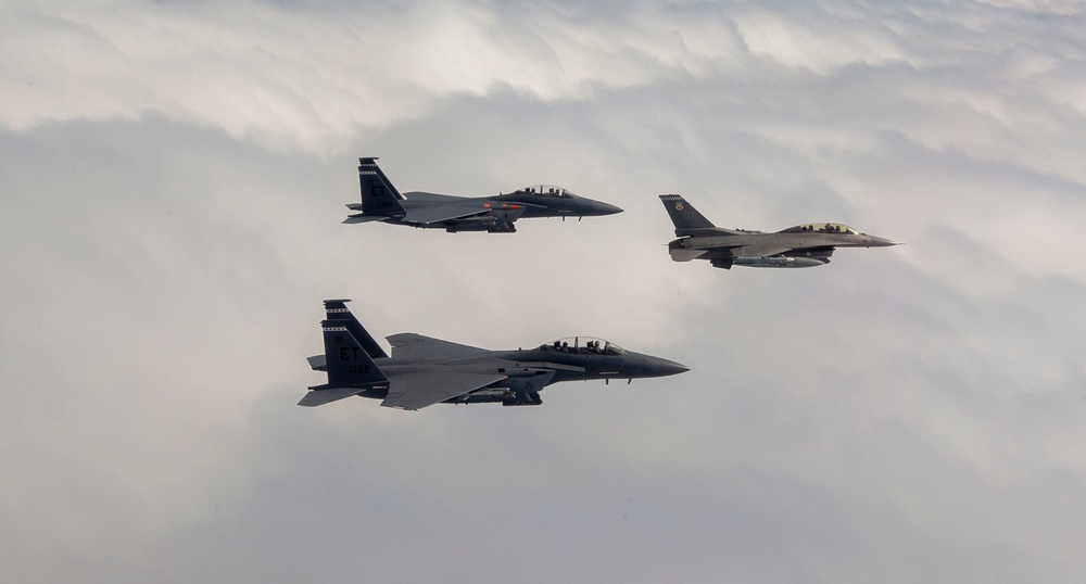 Fighter Formation Flight