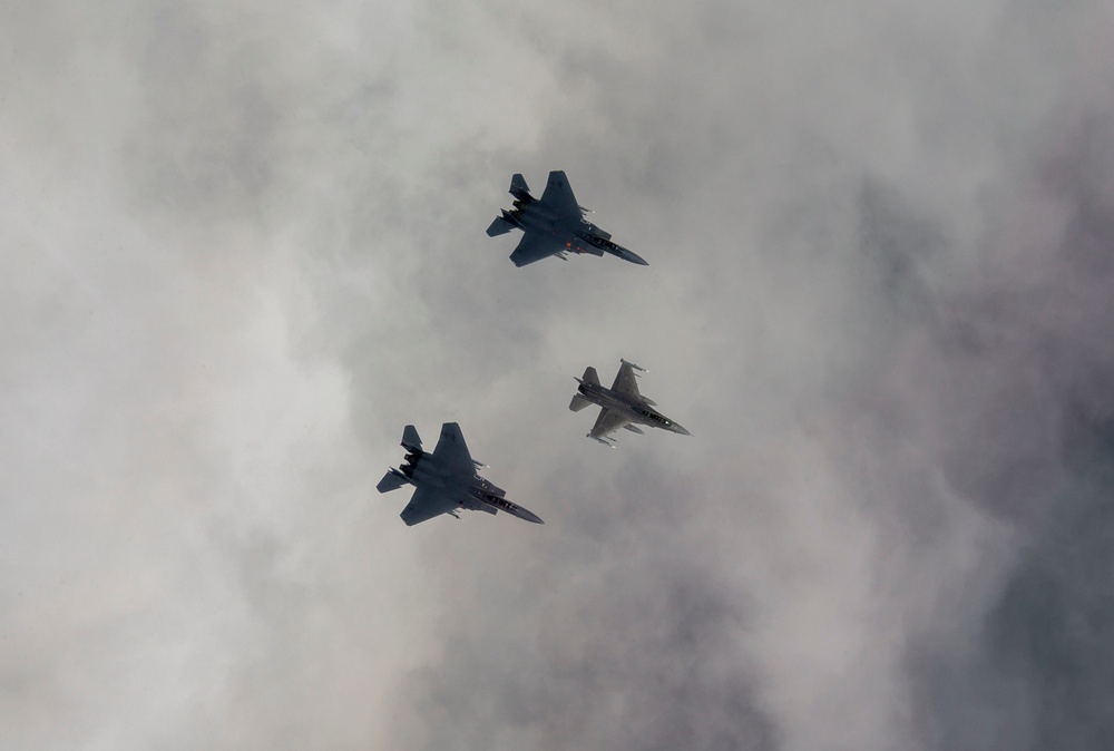 Fighter Formation Flight