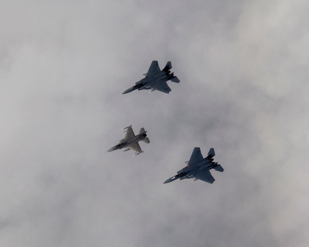 Fighter Formation Flight