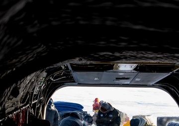 CH-47 extracts PJs from ice