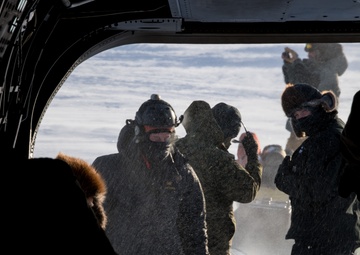 CH-47 extracts PJs from ice