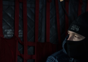 CH-47 extracts PJs from ice