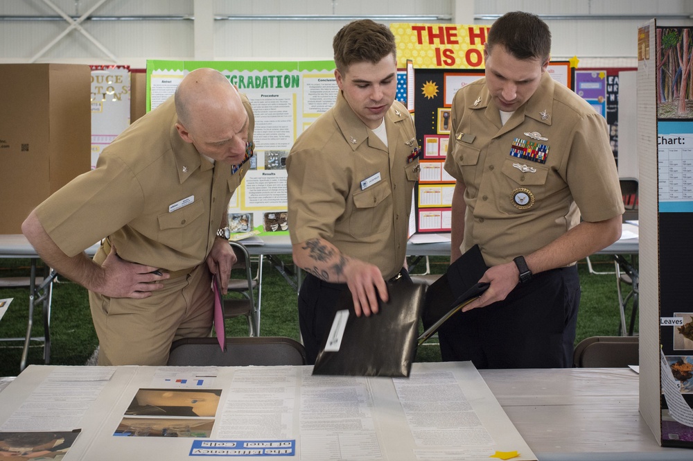 Local Philadelphia Sailors volunteer for Carver Science Fair