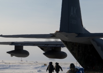 CH-47 extracts PJs from ice