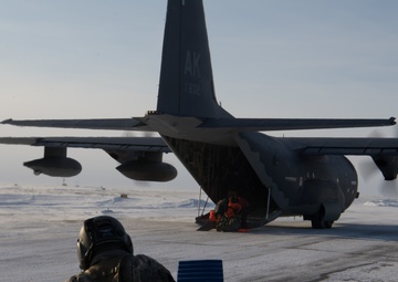 CH-47 extracts PJs from ice