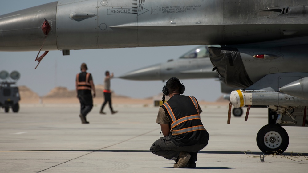 Vipers patrol the sky, roar AFCENT deterrence