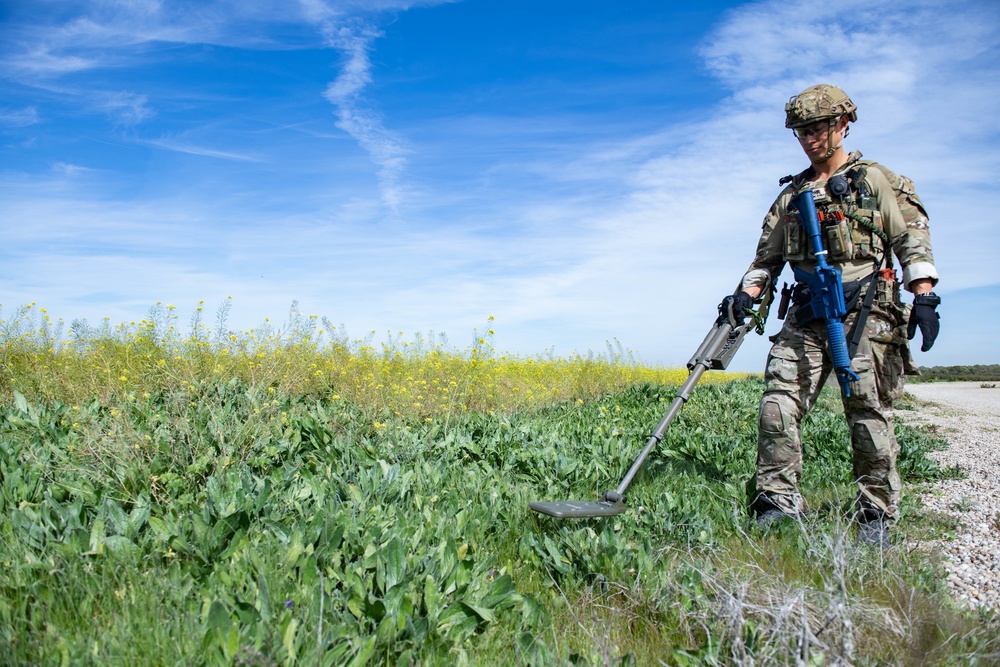 Explosive ordnance technicians conduct combat roadside clearance training