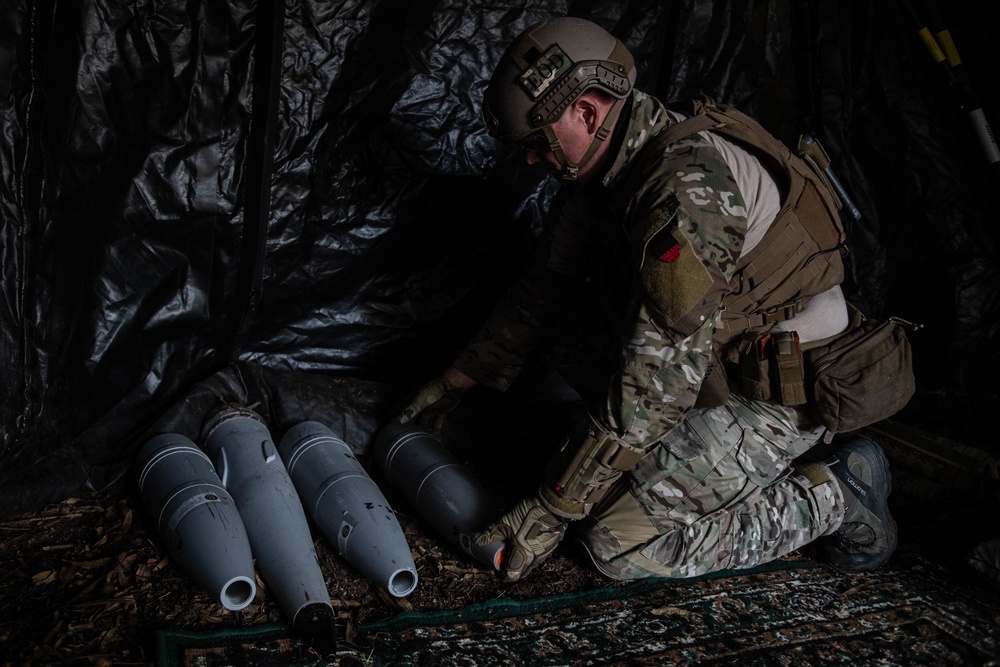 DVIDS - Images - Explosive ordnance technicians conduct simulated ...