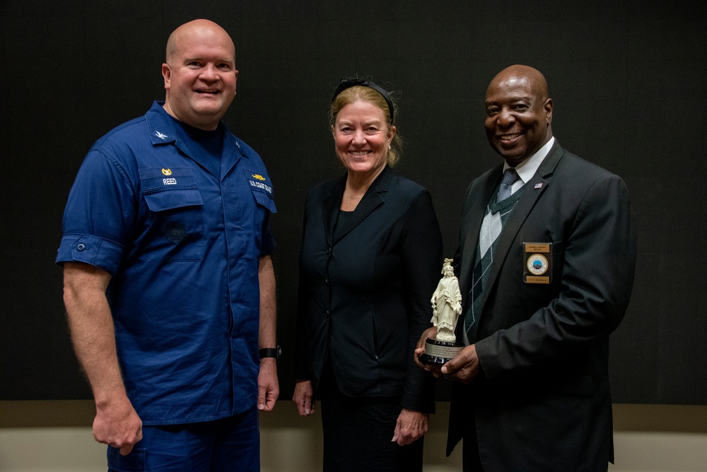 Coast Guard, maritime partners receive National Service Award for Golden Ray rescue