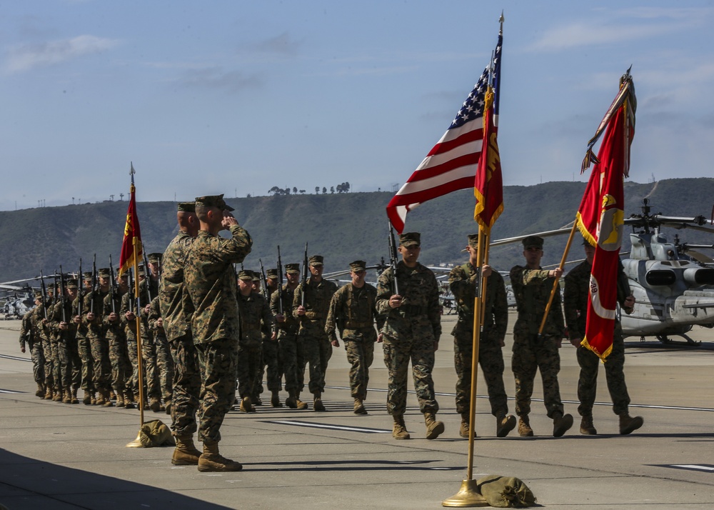 DVIDS - Images - HMLA-169 Change of Command [Image 5 of 5]