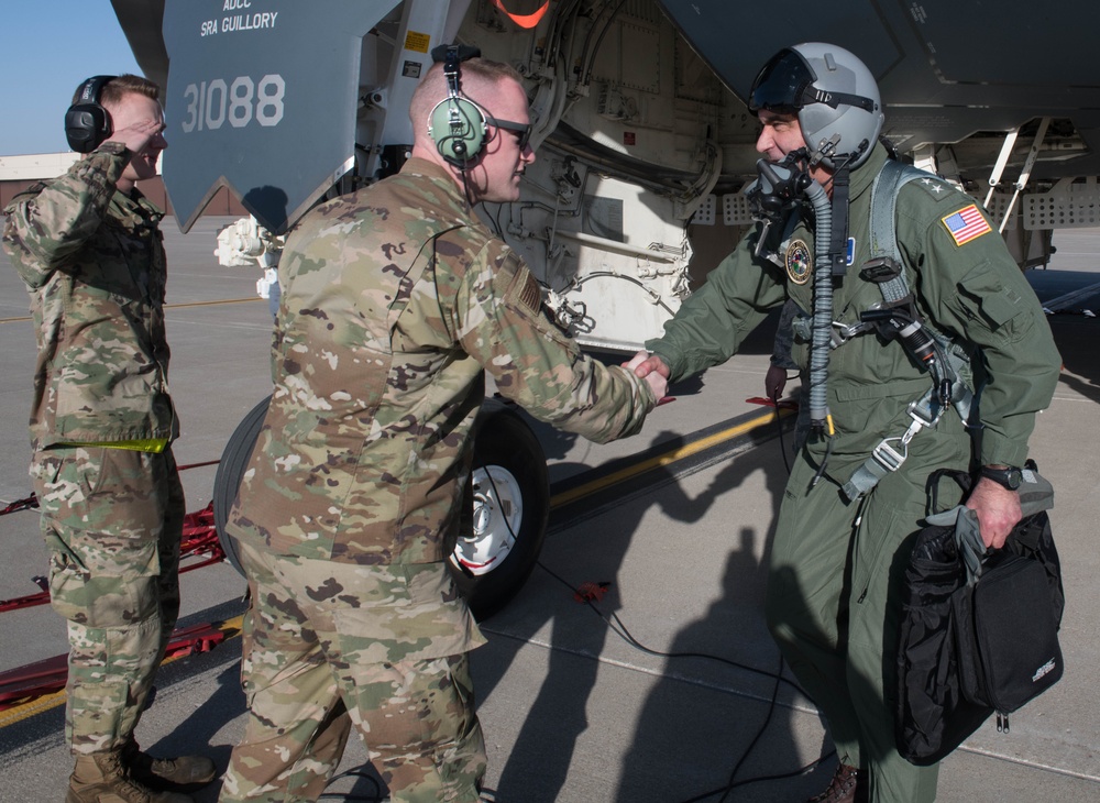 USSTRATCOM commander meets B-2 Spirit crew chiefs