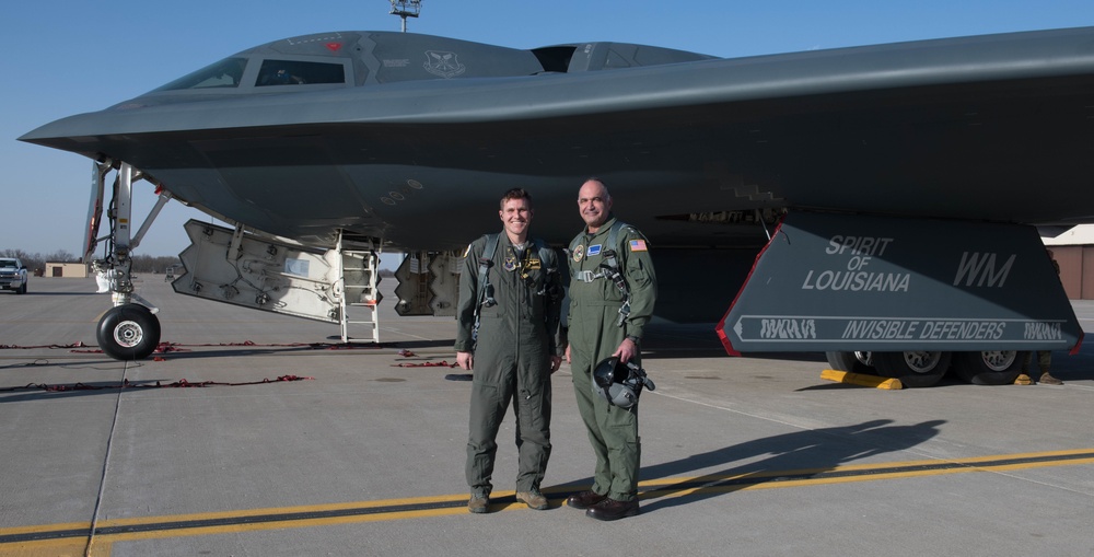 USSTRATCOM commander and 393rd Bomb Squadron commander conclude B-2 Spirit familiarization flight