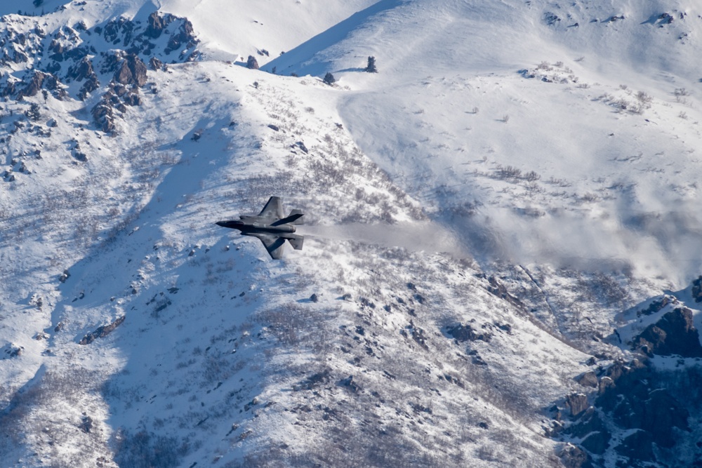 F-35 Demonstration Team hosts local media at Hill AFB