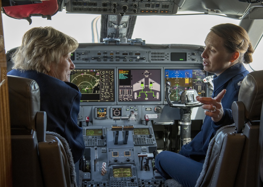SAM Fox's first female pilot visits 89th AW