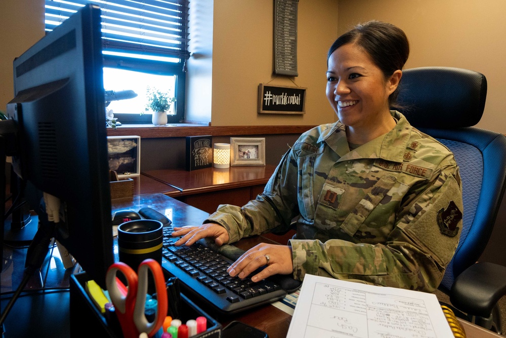 Keeping commanders on time: Airman uses organizational skills to complete missions