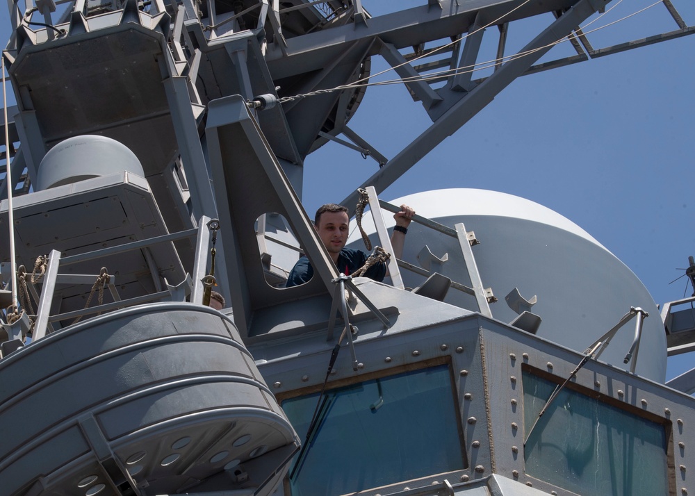 USS Carney (DDG 64)