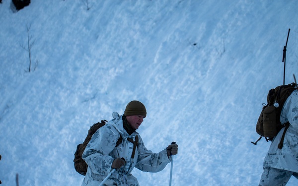 LE Bn Marines brave the cold