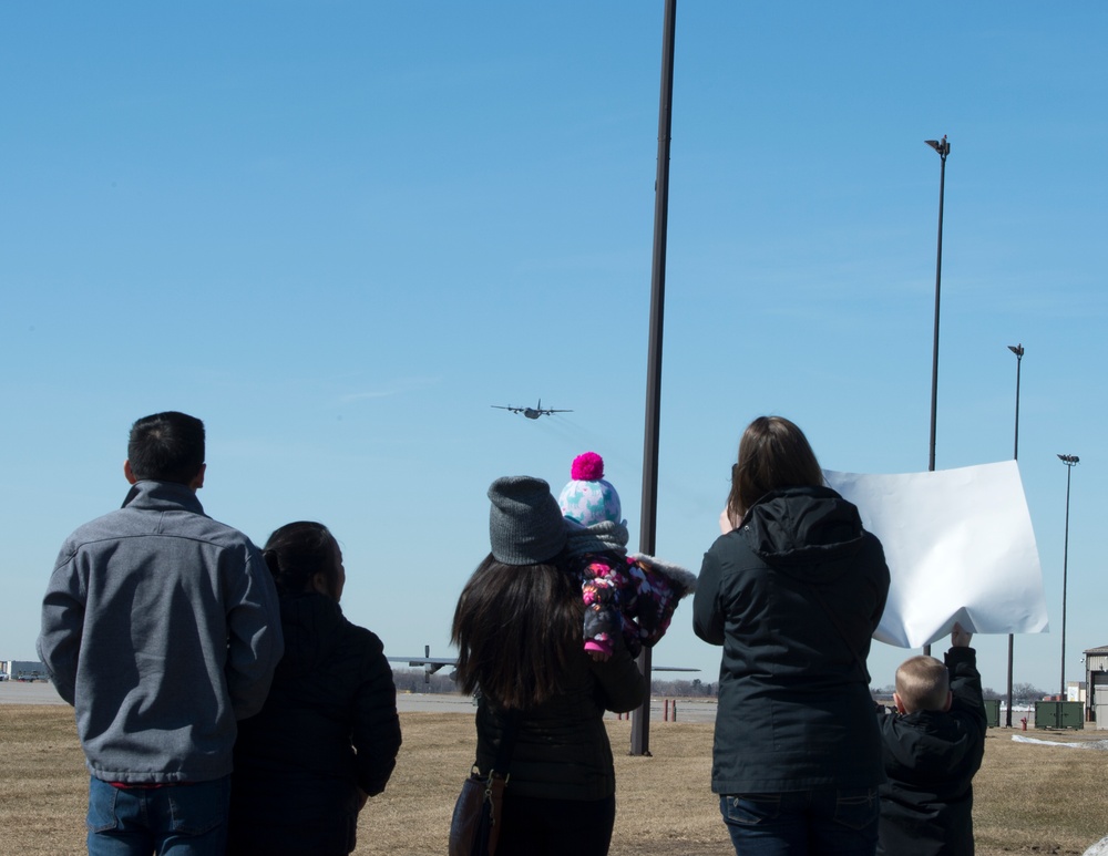 Welcome Home Airmen of the 133rd Airlift Wing