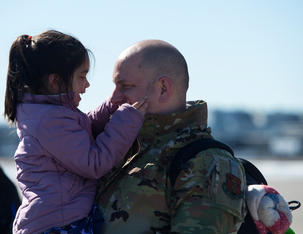 Welcome Home Airmen of the 133rd Airlift Wing