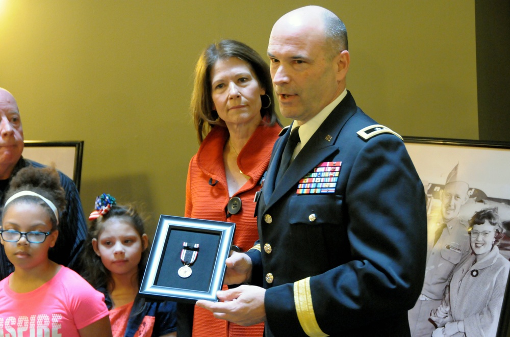 First Army DCG-S presents Prisoner of War Medal to veteran's family