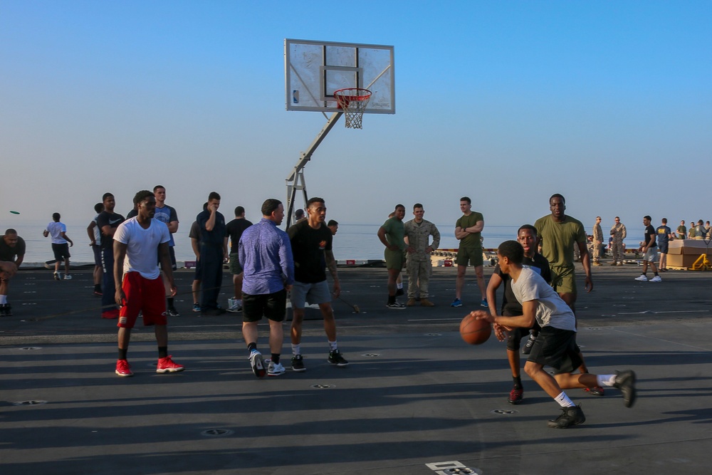 USS Bataan, 26th MEU Officers Host Steel Beach