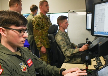 Indiana State University AFROTC Det. 218 tours Whiteman AFB, introduces future AF officers to stealth mission